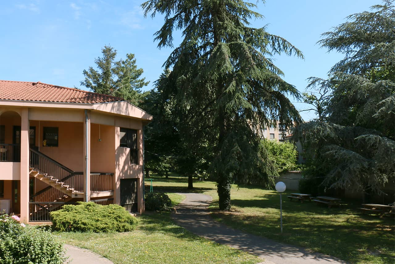 Bâtiment et jardin